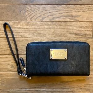 Michael Kors Wristlet Wallet